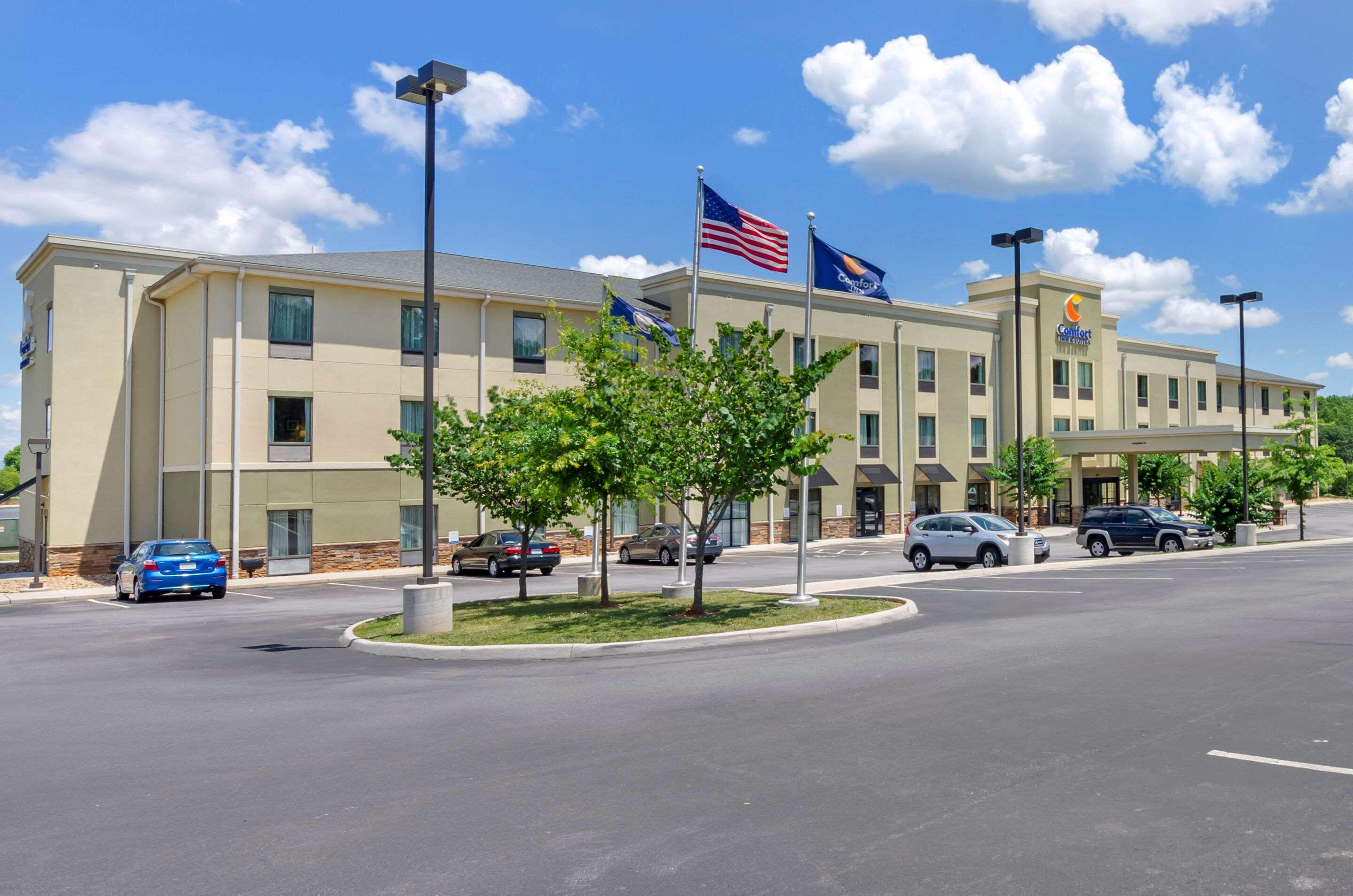 Comfort Inn & Suites Lynchburg Airport - University Area Exterior foto